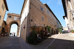 Eines der Stadttore von Urbino 